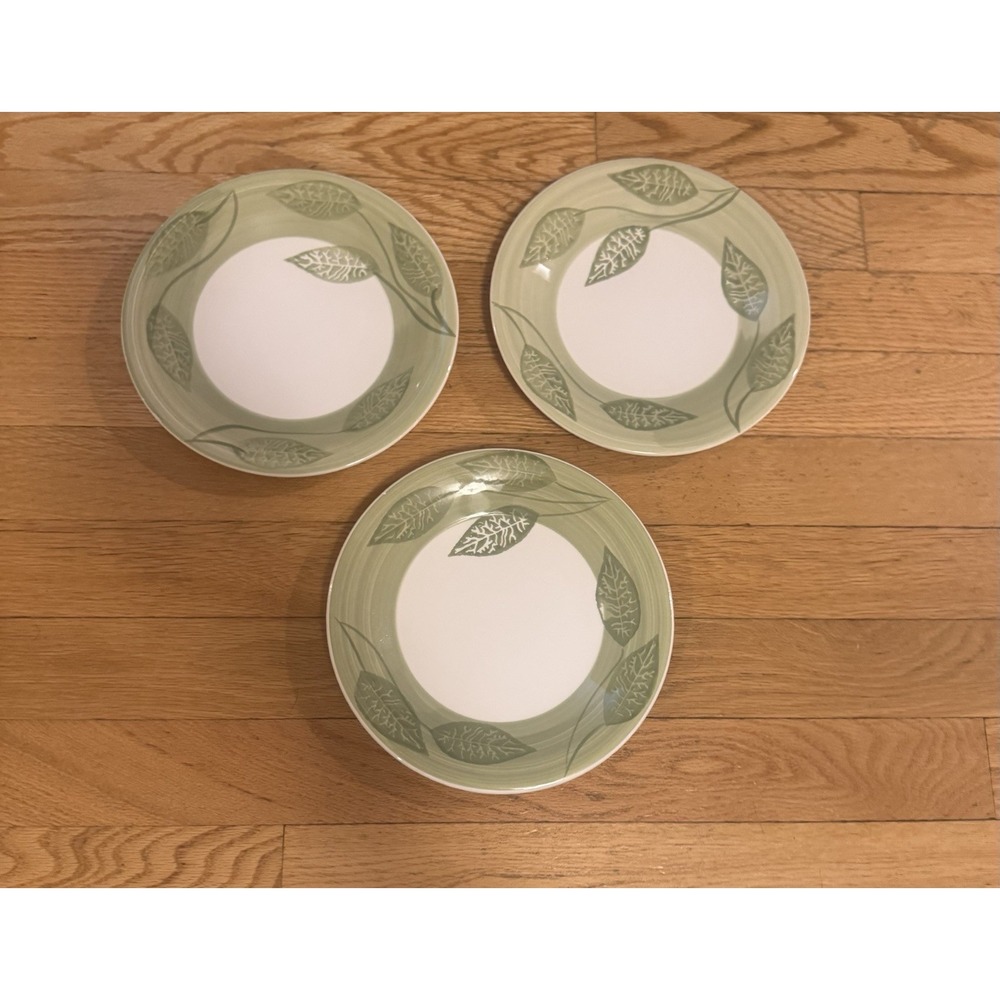 Pier 1 Set of 3 Dinner 7.5 in salad plates Green White Leaf Round Earthenware